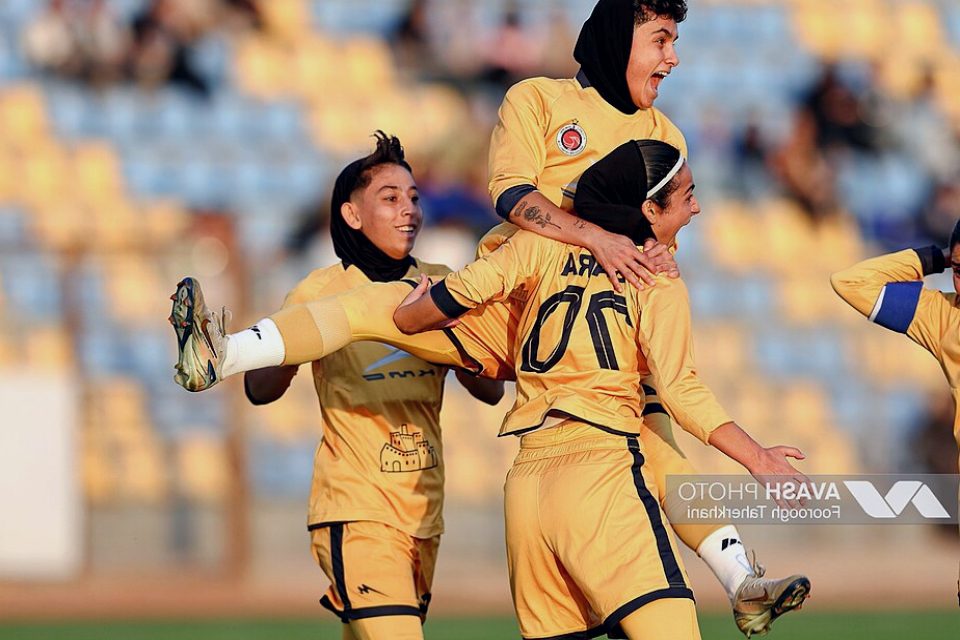 从高位压迫与后场出球看美洲杯：乌拉圭与巴西的战术答卷